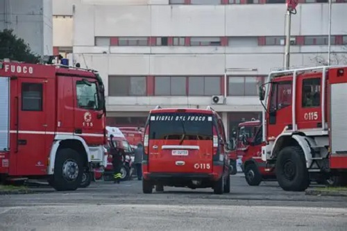 Auto in fiamme a Leini, paura in via Benna: grave un pensionato ottantenne. Indagano i carabinieri