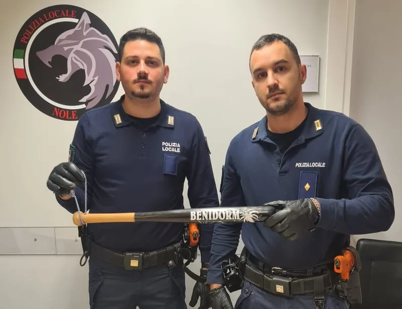 Aggressione in pieno centro a Nole: 28enne ferito con una mazza da baseball. Indaga la Polizia Locale