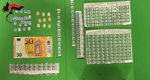 Strambino, 17enne arrestato dai carabinieri. Aveva con sè 200 banconote false e materiale per la falsificazione