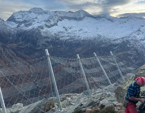 Balme, nuove reti metalliche fermaneve per proteggere il centro abitato dalle valanghe montane