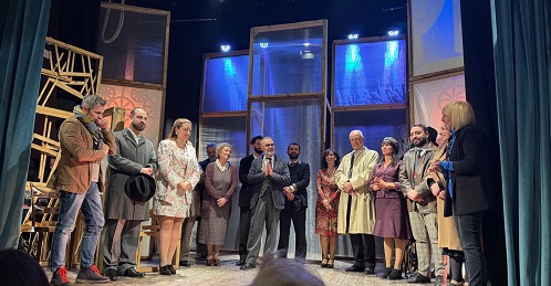 Chivasso, strepitoso successo per “Le voci di dentro” di Eduardo: la Compagnia Avalon conquista il pubblico