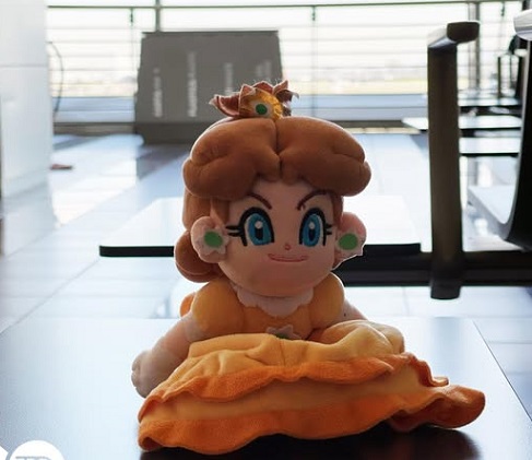 Torino Airport, la storia virale della “principessa smarrita”: il peluche dimenticato che ha conquistato il web