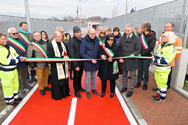 Caluso, inaugurato il nuovo collegamento tra ex statale 26 e variante Rfi: chiusi i passaggi a livello