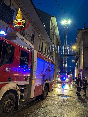 Natale di lutto a Cuorgnè: esplosione e incendio in centro storico, muore per le ustioni un uomo di 76 anni