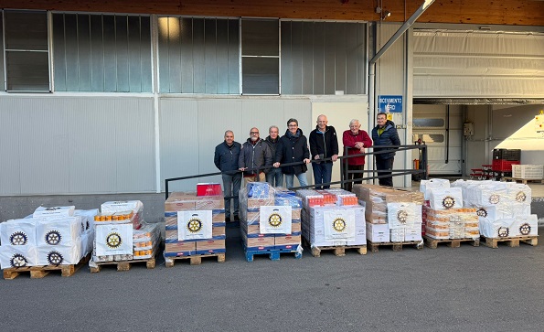 Il Rotary Club Cuorgnè e Canavese rinnova il service dei “pacchi di Natale”: 300 aiuti per le famiglie in difficoltà