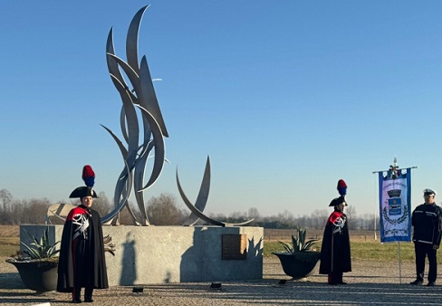 Volpiano ricorda l’incidente aereo del 1998: commemorati i quattro carabinieri caduti