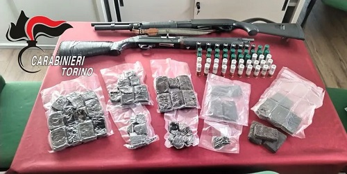 Borgaro, cantina Atc occupata abusivamente diventa deposito di droga e armi: maxi sequestro dei carabinieri