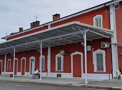 Castellamonte, nuova vita per l’ex stazione ferroviaria: completati i lavori di riqualificazione esterna