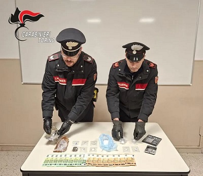 Castellamonte: in casa aveva 1.300 euro in contanti oltre ad hashish e cocaina. In manette un 51enne