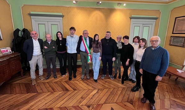 Chivasso celebra il talento della danza: il Comune omaggia Nikita Perotti e Noemi Migliore dopo il successo in Rai