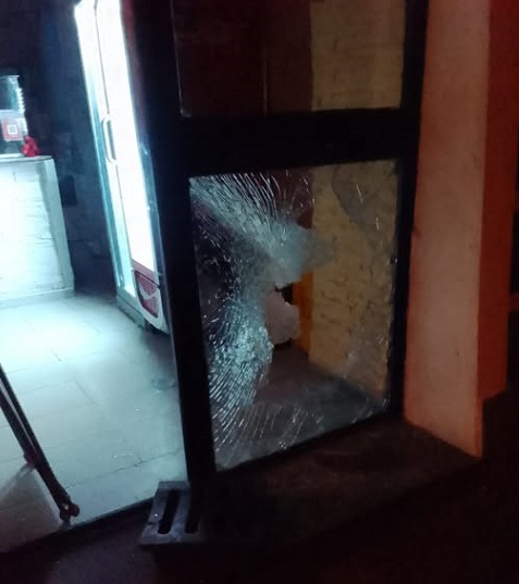 Colpo notturno a Chivasso, assalto alla Nuova Focacceria Genovese: i ladri fuggono con un bottino da 600 euro