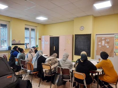 Caluso, alla primaria “Giacosa” nasce la “scuola delle mamme”: lezioni di italiano per favorire l’inclusione