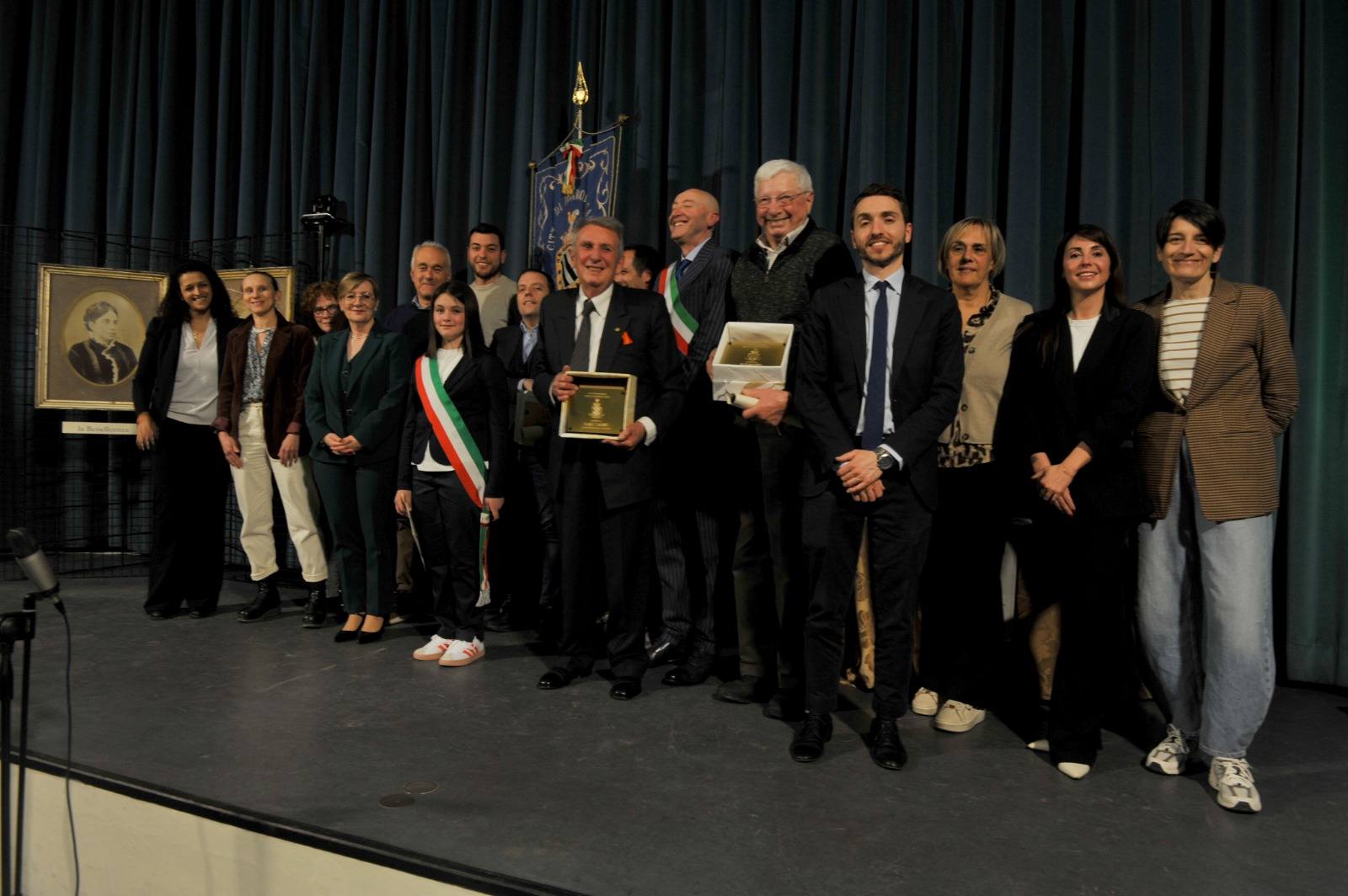 La città di Rivarolo Canavese celebra i suoi cittadini benemeriti: consegnati i “Sigilli Civici” – FOTO