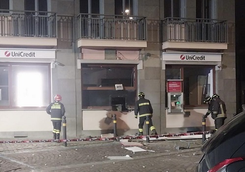 Paura a Volpiano: bancomat fatto esplodere nella notte. Torna in azione la banda della “marmotta”