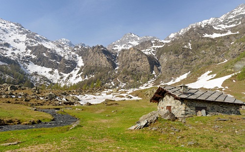 Previsioni meteo, sul Canavese tornano le schiarite ma resta il clima fresco: neve sulle Alpi oltre i 1.700 metri