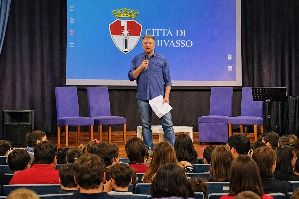 Chivasso apre la strada: successo per il primo Consiglio intercomunale delle ragazze e dei ragazzi