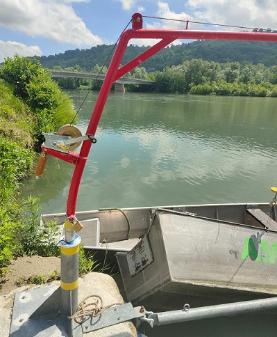 Chivasso: raid vandalico al molo del Sabiuné. Danneggiata e semiaffondata una barca degli “Amici del Po”