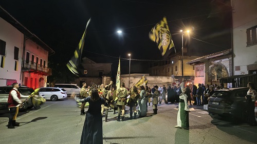 Oglianico, successo per la cena storica: il Ricetto torna a vivere come negli anni d’oro del Medioevo