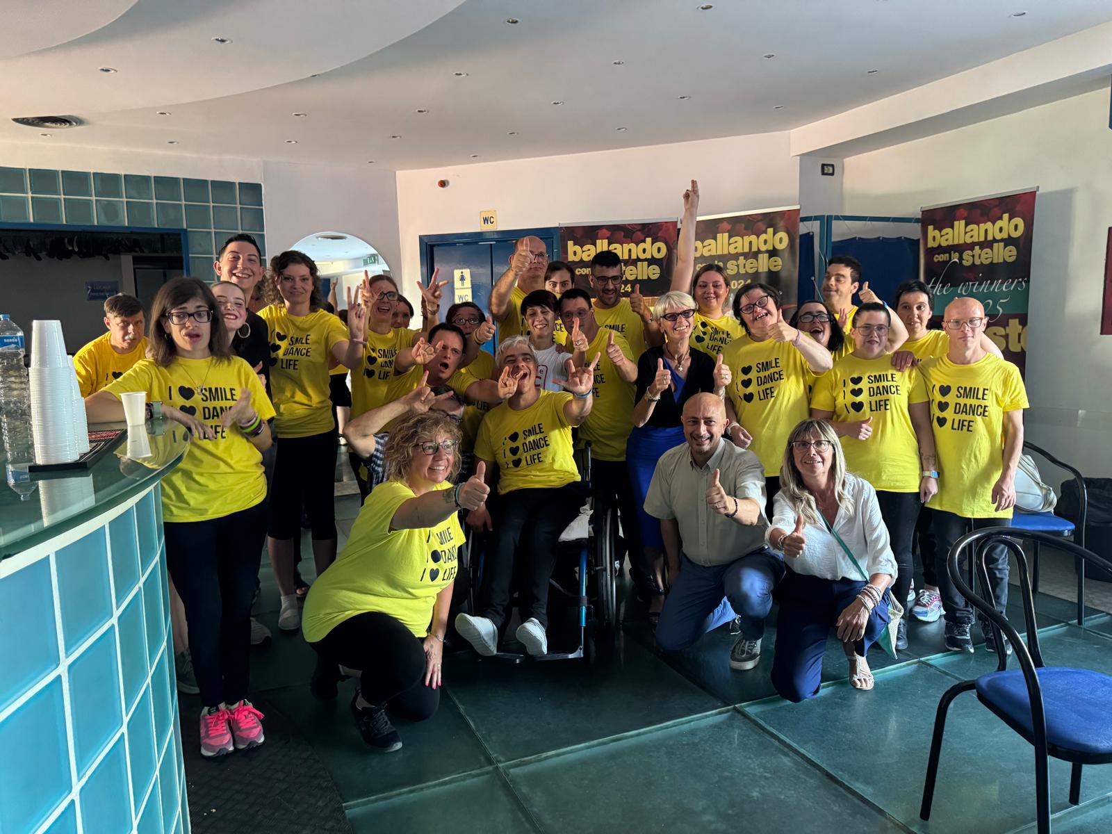 Quando la danza diventa inclusione: applausi per i ragazzi di “Sensibilmente danzando” al saggio della Dance AC Dance