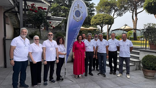 Viverone, la vela diventa inclusiva anche per i disabili: varata la prima imbarcazione accessibile sul lago