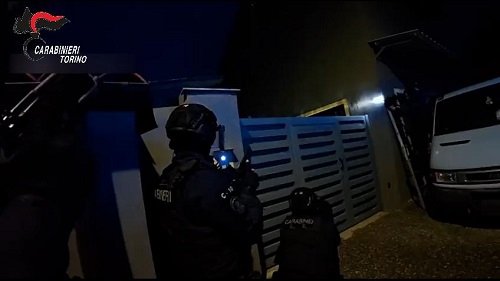 Cuceglio/San Giusto Canavese: i carabinieri sequestrano 18 chili e mezzo chilo di cocaina. Due arresti