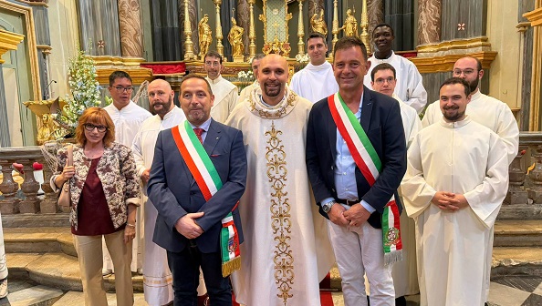 Favria in festa per don Irvin Ottino: dopo oltre un secolo il paese ritrova un sacerdote originario della comunità