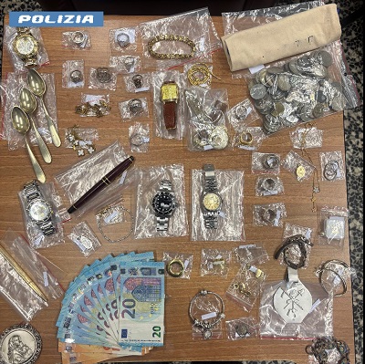 Furti nelle case tra Ivrea e Giaveno: la Polizia arresta cinque presunti ladri e recupera refurtiva per 60 mila euro