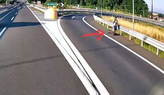 San Giorgio Canavese: in monopattino sull’autostrada A5 e addirittura contromano: la foto choc diventa virale