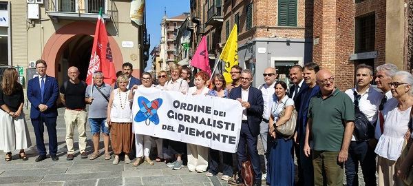Chivasso, il sindaco Castello al presidio dell’Ordine dei Giornalisti: prorogata la Zona Rossa fino a fine 2026