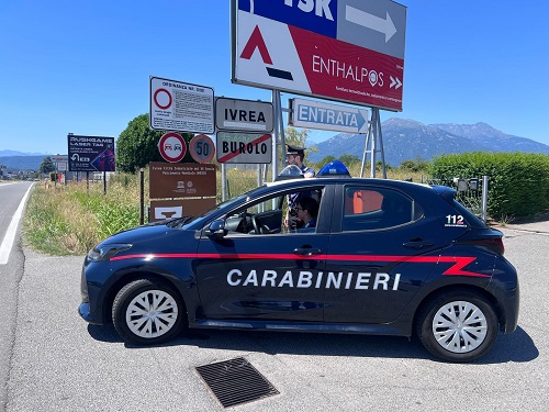 Ivrea, tenta di dare fuoco alla compagna dopo averla cosparsa di gasolio: arrestato per tentato omicidio