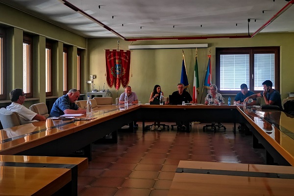 Locana, conti in equilibrio e Tari stabile. Il Consiglio punta sul rilancio di Piantonetto con la strada del Teleccio