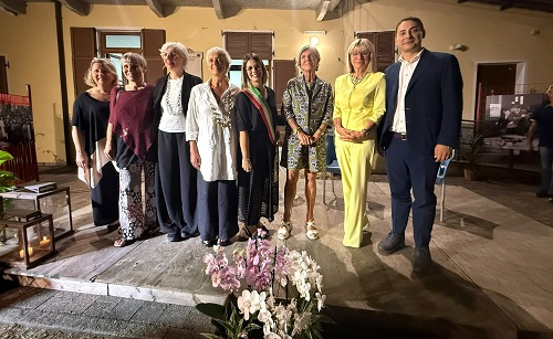 Salassa celebra il voto alle donne: grande partecipazione per la serata dedicata alle Madri Costituenti