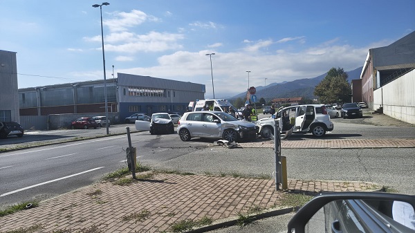 BUSANO – Violento scontro sulla provinciale 13: tre auto coinvolte e tre persone ferite