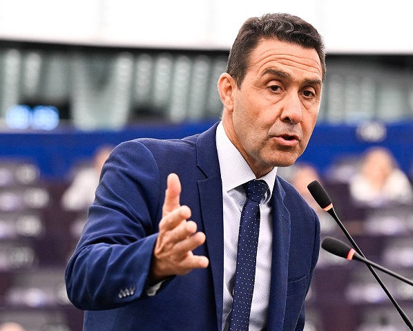 Vannacci a Torino per un convegno sulla sicurezza: Anpi e associazioni canavesane contestano la sua partecipazione