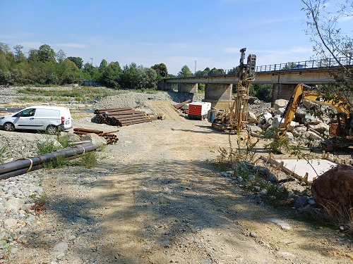 Villanova Canavese, ponte sulla SP724, proseguono i lavori per riaprire ai mezzi pesanti: nuovi micropali e interventi sull’alveo