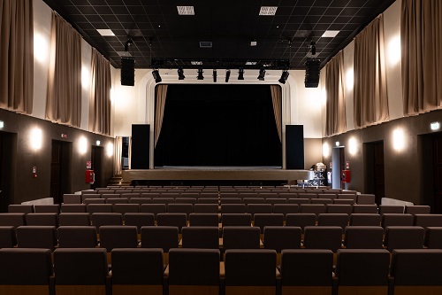 Chivasso, il Cinecittà risorge dopo trent’anni: si riaccendono le luci sul grande teatro cittadino