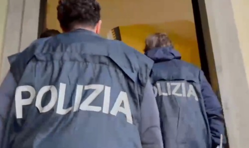 LEINÌ – Inseguimento all’alba e maxi operazione della Polizia: smantellata la banda dei furti agli anziani